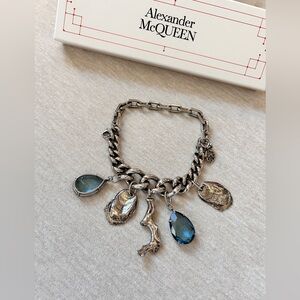 Alexander
McQueen Silver
Chain Charm
Bracelet